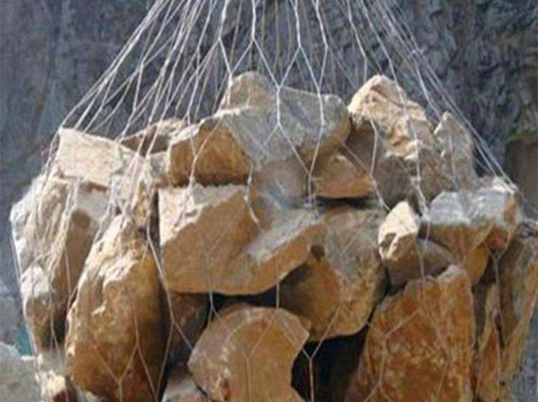 合金钢丝网兜石头施工护岸(图2)